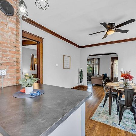 Beautifully Remodeled Duplex Apt In West Blvd คลีฟแลนด์ ภายนอก รูปภาพ
