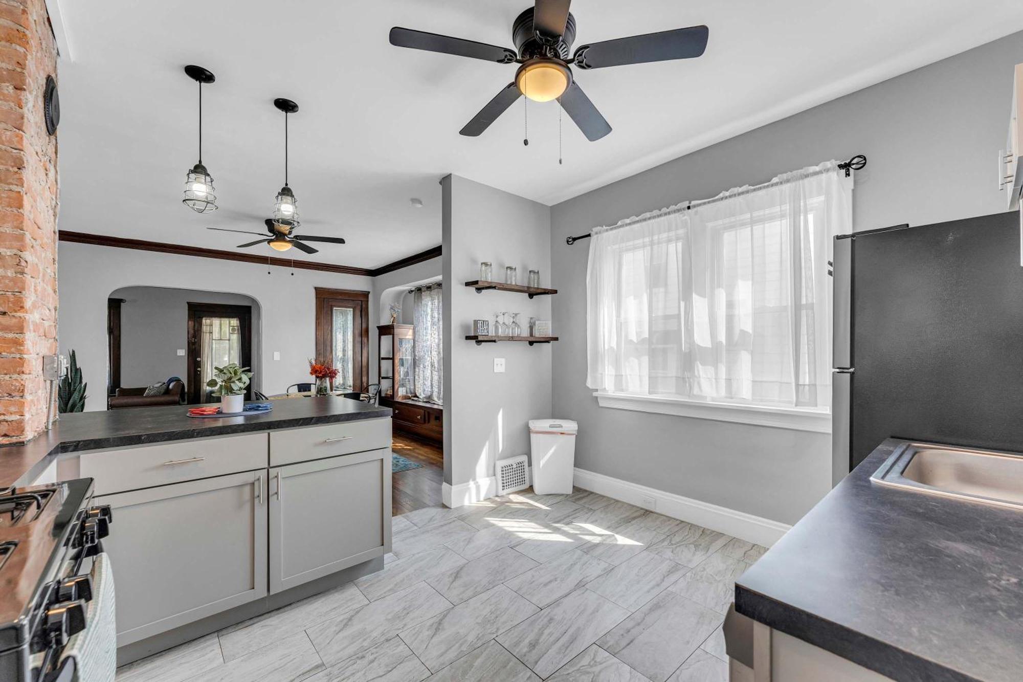 Beautifully Remodeled Duplex Apt In West Blvd คลีฟแลนด์ ภายนอก รูปภาพ