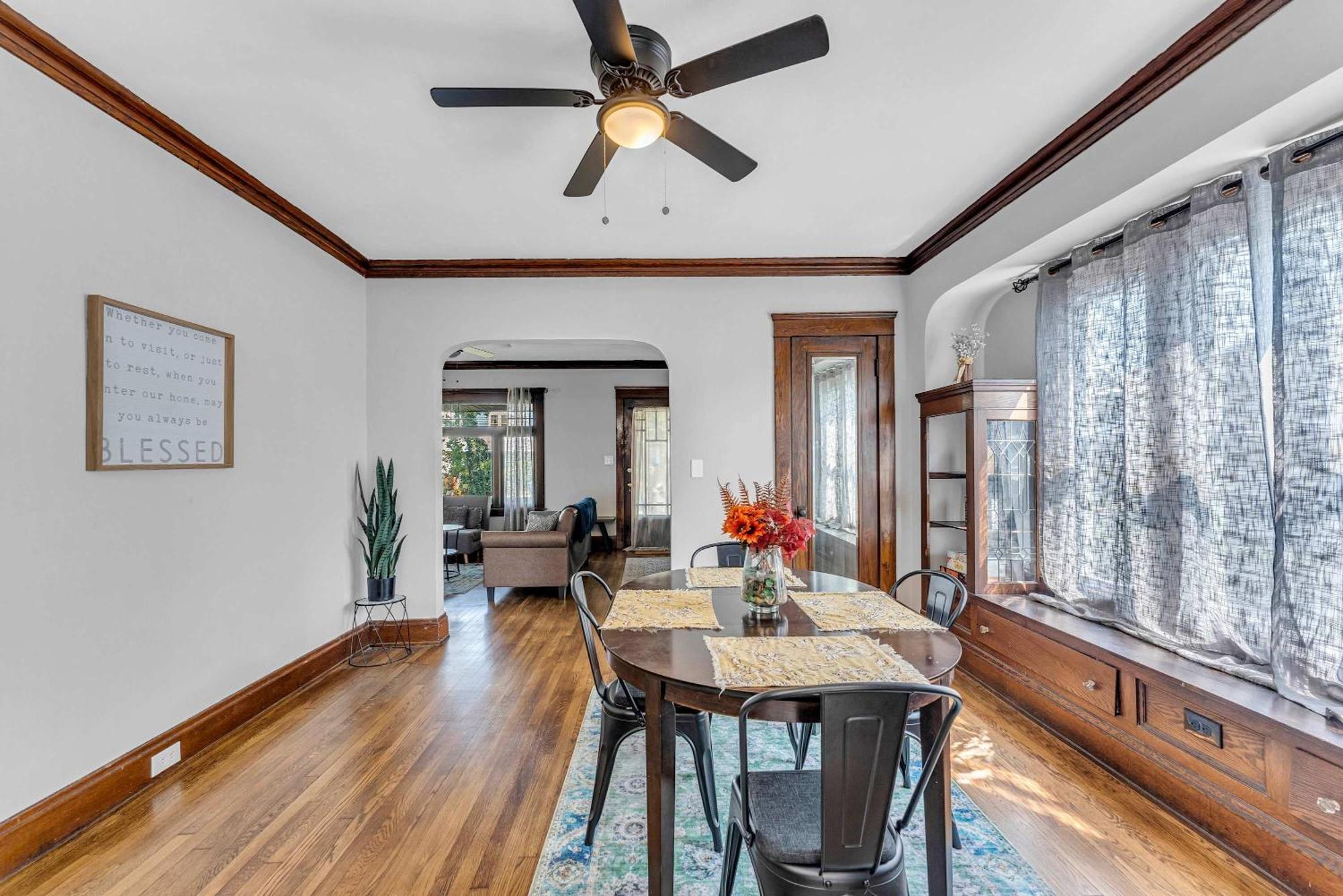 Beautifully Remodeled Duplex Apt In West Blvd คลีฟแลนด์ ภายนอก รูปภาพ