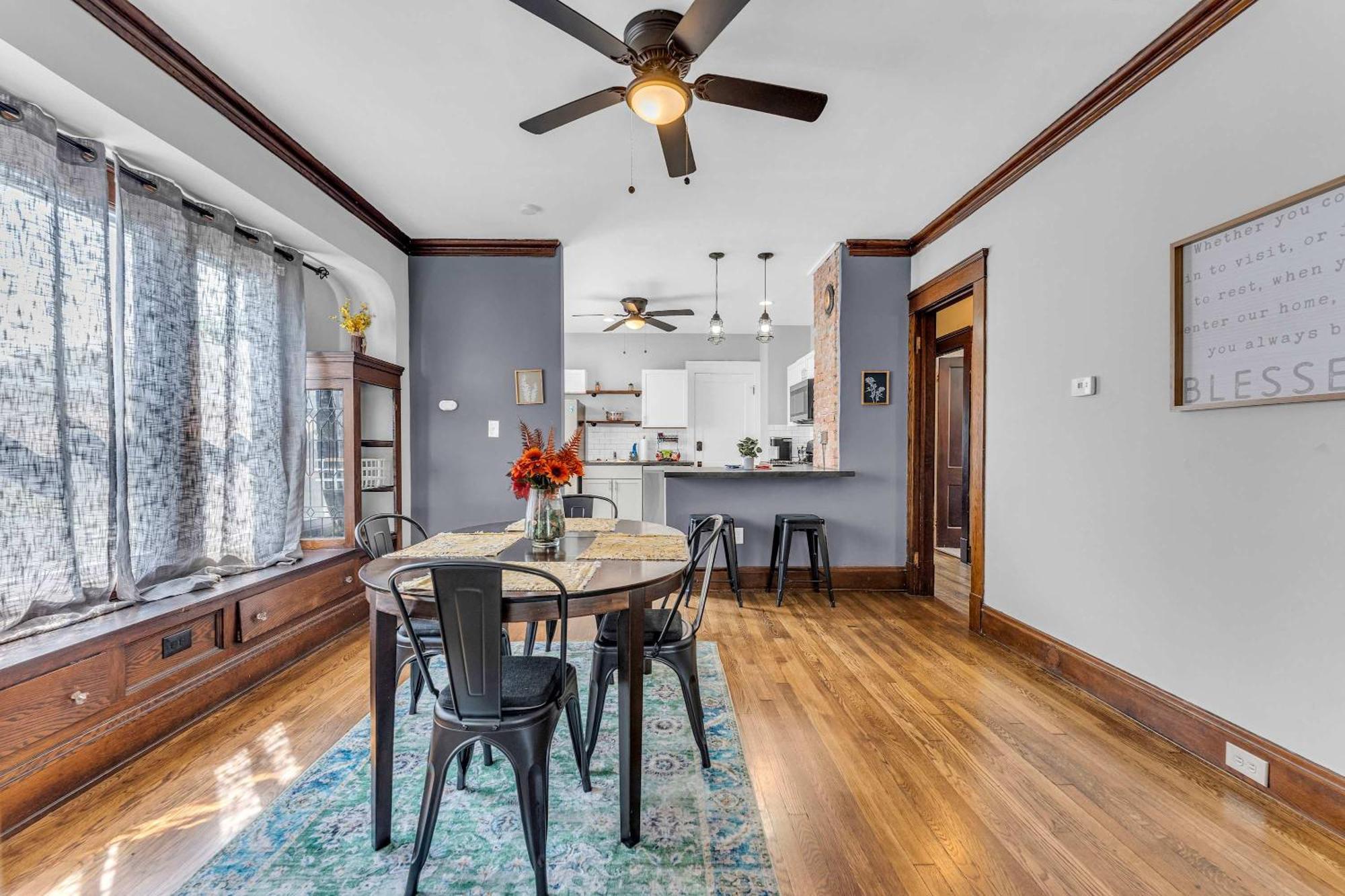 Beautifully Remodeled Duplex Apt In West Blvd คลีฟแลนด์ ภายนอก รูปภาพ
