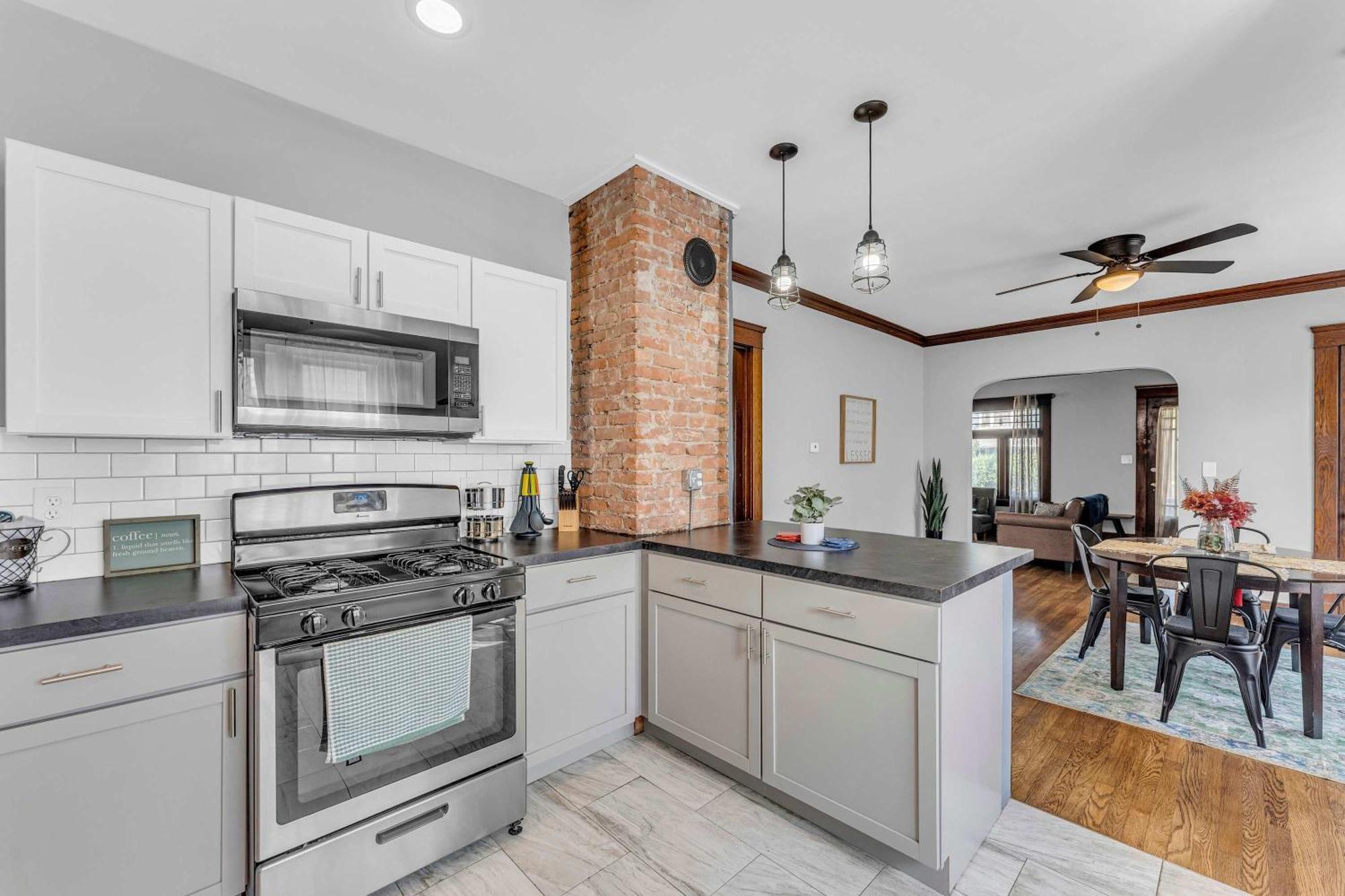 Beautifully Remodeled Duplex Apt In West Blvd คลีฟแลนด์ ภายนอก รูปภาพ