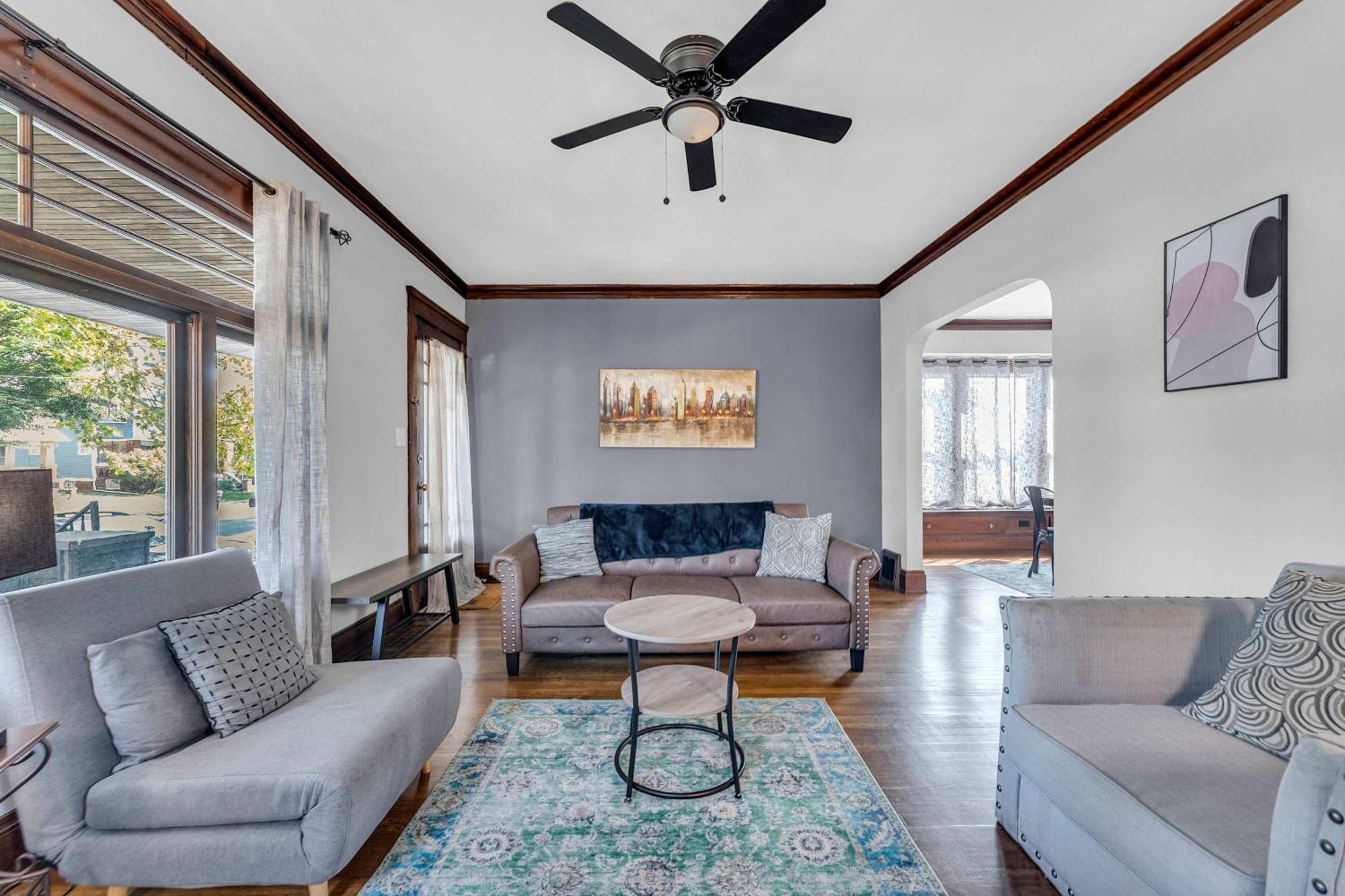Beautifully Remodeled Duplex Apt In West Blvd คลีฟแลนด์ ภายนอก รูปภาพ