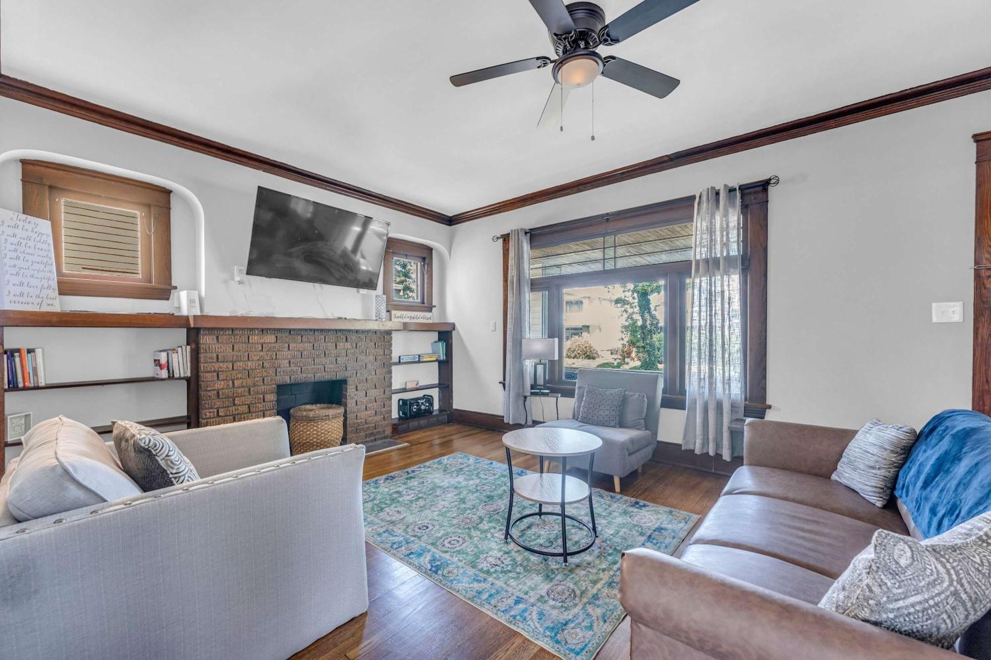Beautifully Remodeled Duplex Apt In West Blvd คลีฟแลนด์ ภายนอก รูปภาพ