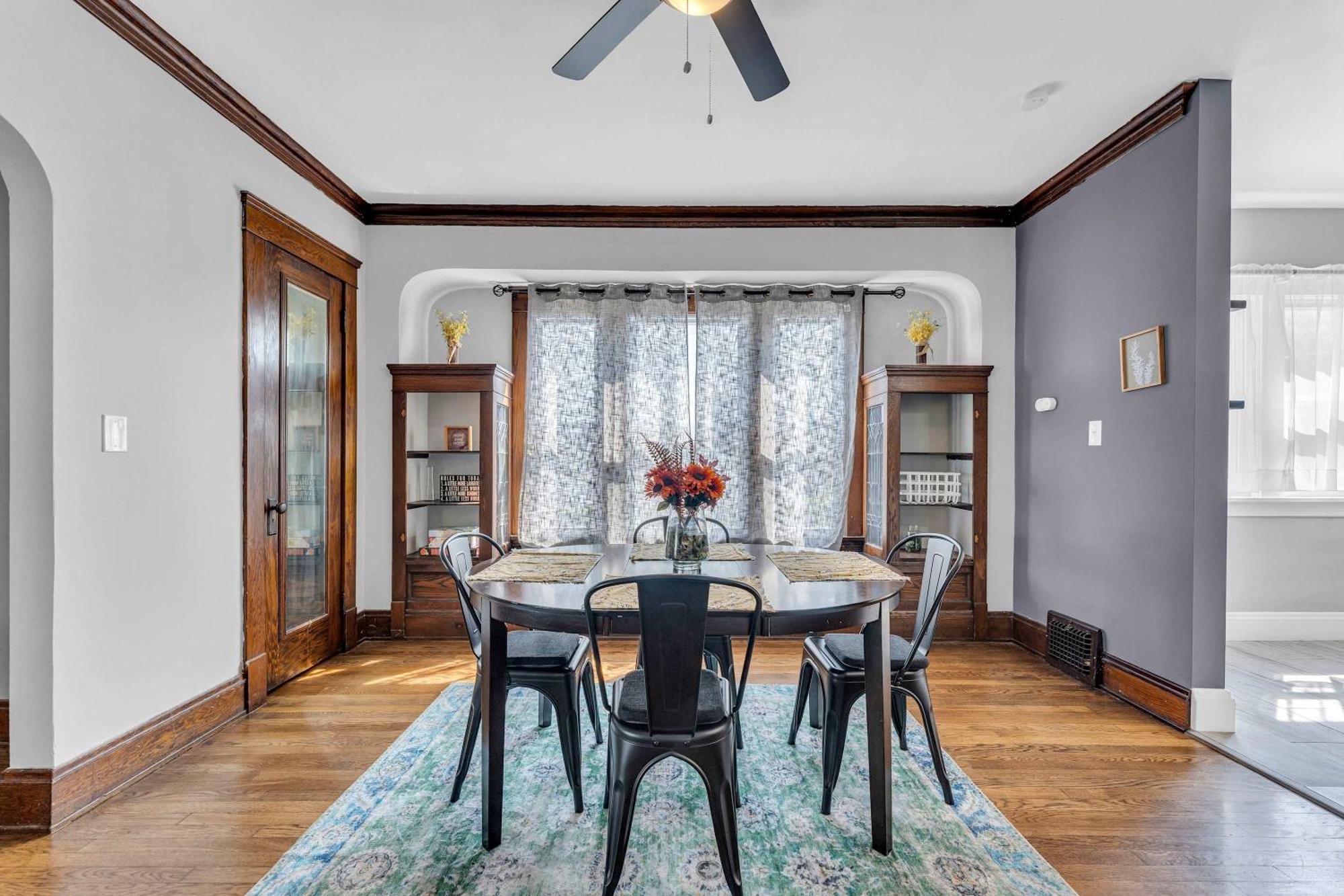 Beautifully Remodeled Duplex Apt In West Blvd คลีฟแลนด์ ภายนอก รูปภาพ